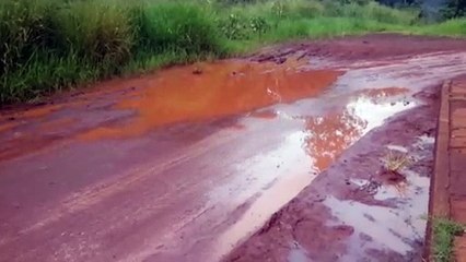 Lamaçal toma conta de rua no Santa Felicidade