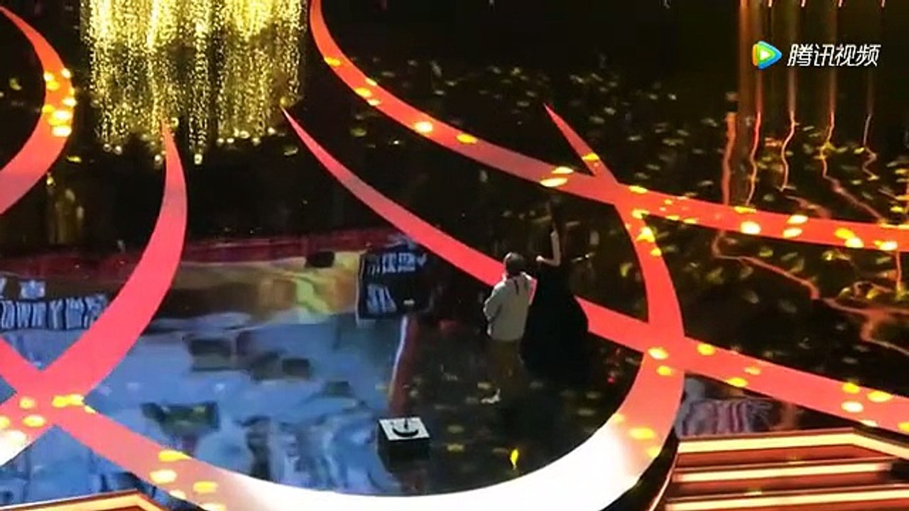 CLPTH 2017 中国电视剧品质盛典，唐嫣上台颁奖领奖_腾讯视频