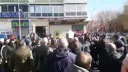 Radicales intentan escrachear la mesa informativa de VOX en Móstoles