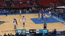 Antonius Cleveland with the huge dunk!