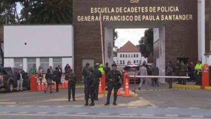 Скачать видео: La Policía colombiana eleva a 21 la cifra de muertos en atentado en Bogotá