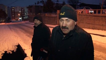 Şehir Merkezinde Birden Bire Oluşan 4 Metre Çapındaki Çukur Korkuttu