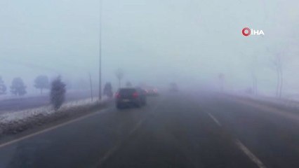 Afyonkarahisar'da Yoğun Sis Araç Trafiği Olumsuz Etkiledi