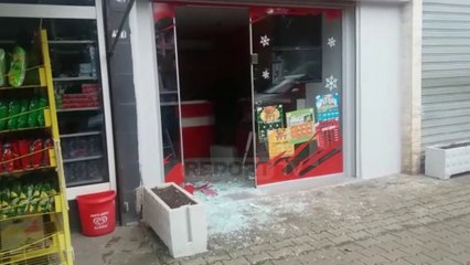 Report TV - Grabitet pika e lotarisë kombëtare në Elbasan, autorët shqyen qepenin dhe thyen xhamat