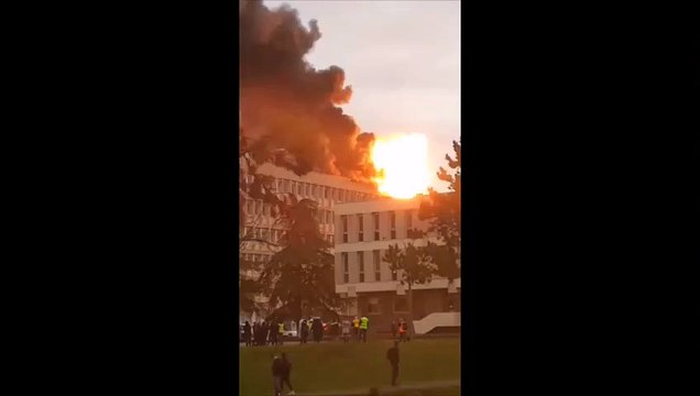 Les images de lexplosion sur le toit de luniversité Lyon 1 à Villeurbanne