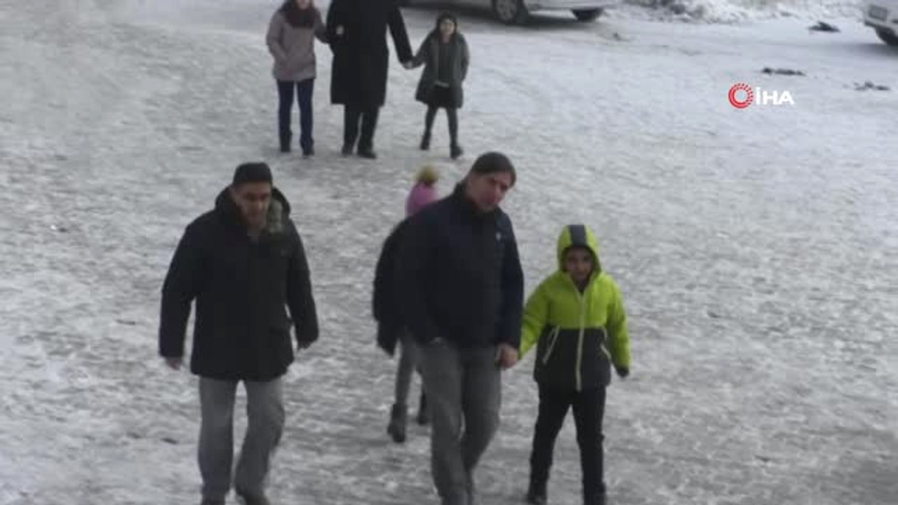 Hakkari'de 70 Bin 674 Öğrenci Karne Heyecanı Yaşadı