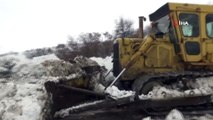 Kar ve tipiden dolayı kapanan köy yolları ulaşıma açılıyor