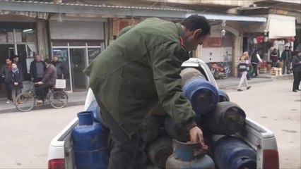 "ثورة جياع" خطر يهدد سكان مناطق سيطرة النظام السوري