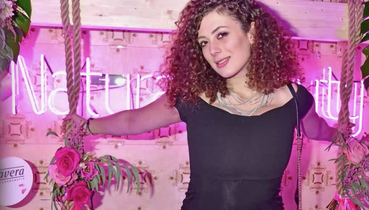 Leila Lowfire: Nackt-Szenen Der Erotik-Podcasterin: RTL Dschungelcamp-Kandidatin 2019