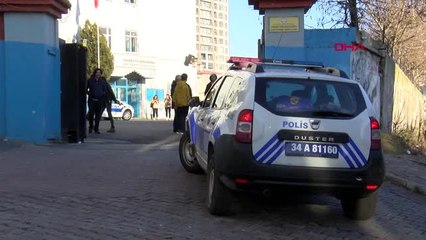 İstanbul Gaziosmanpaşa'da Lise Önünde Kavga 2 Yaralı