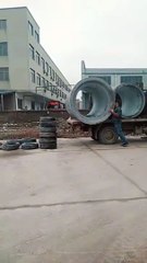 Comment décharger les buses d'un camion sans engin de chantier ?