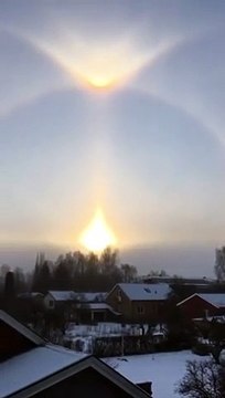 Double soleil et arc en ciel parfait en Suède !