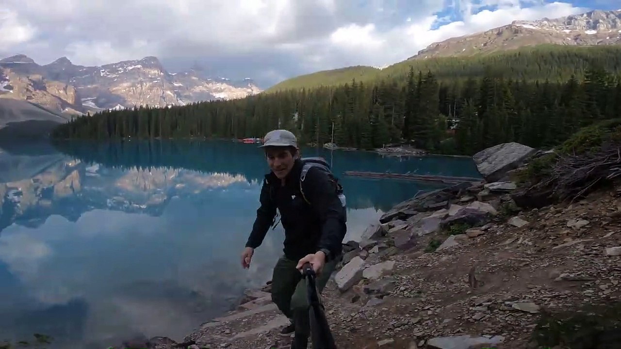 Super vue d'un lac en pleine montagnes