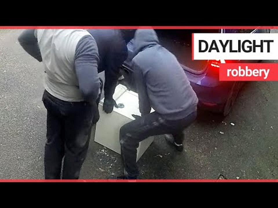 Burglars caught breaking into house before loading safe into the boot | SWNS TV