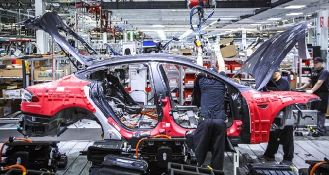 Elon Musk'ın Şirketi Tesla Binlerce Kişiyi İşten Çıkaracak