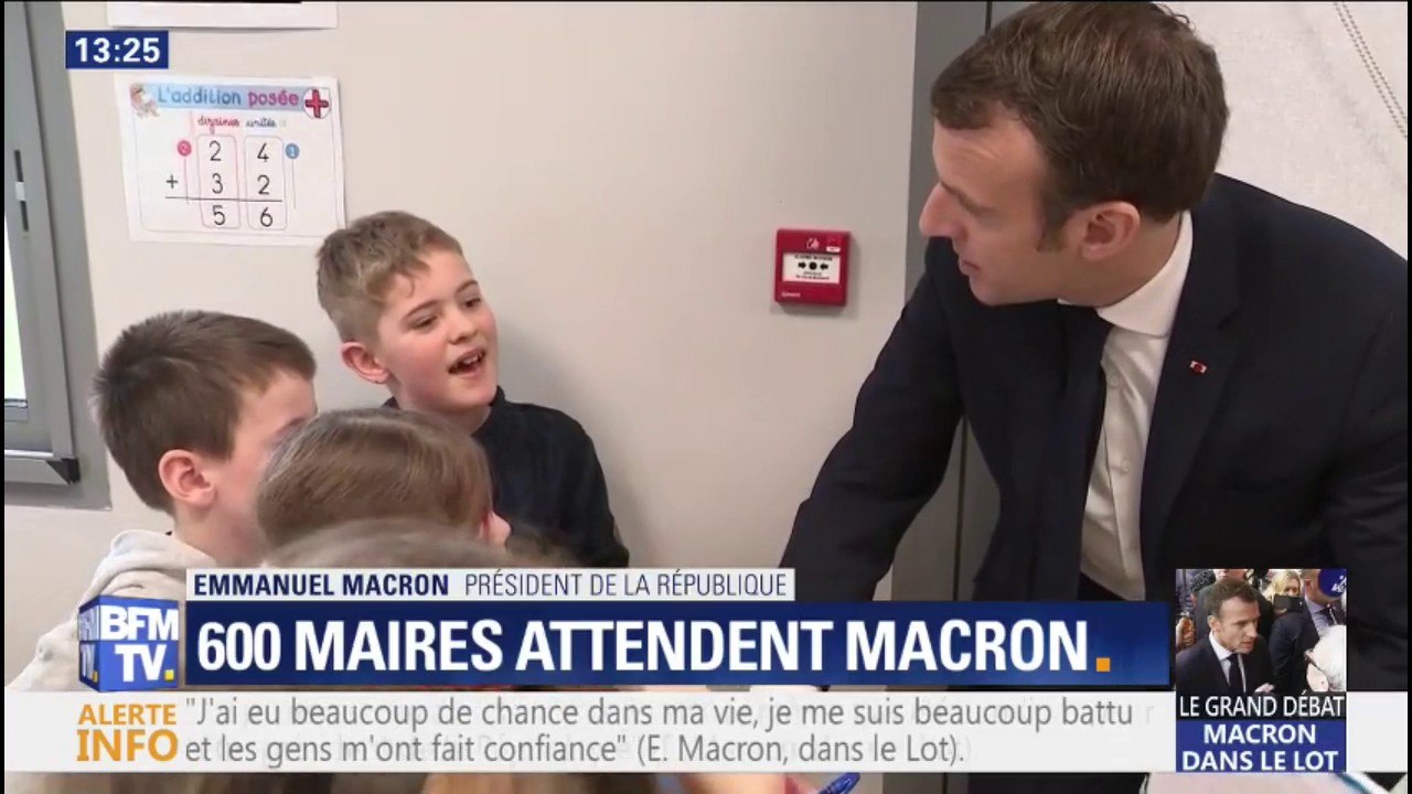 "Je réunis pleins de maires", Emmanuel Macron explique à des enfants ce qu'il vient faire dans le Lot