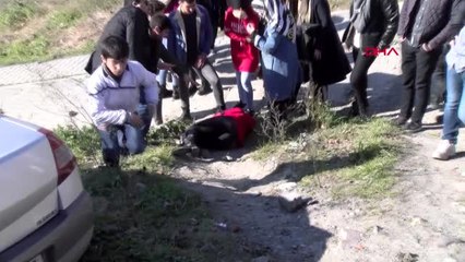 İstanbul- Esenyurt'ta Araç Kaldırımda Yürüyenlerin Arasına Daldı