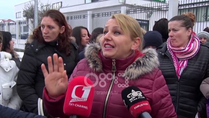 Ora News - Shkodër, 200 punonjëse të laboratorit të konfeksioneve dalin në protestë