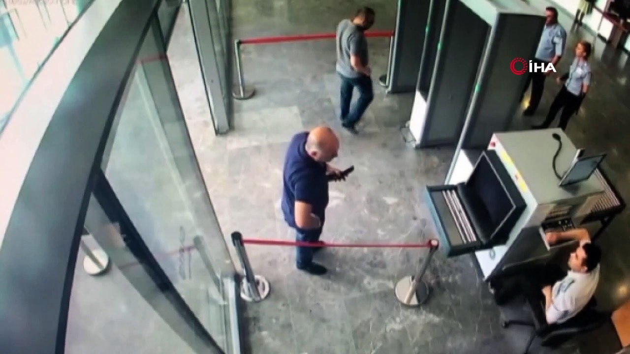 Şişli Belediyesi Başkan Yardımcısı Cemil Candaş'ın vurularak öldürülmesine ilişkin görülen karar duruşmasında 5 kişi beraat ederken, sanıklardan Şenol Şahin'in ağırlaştırılmış müebbet hapse çarptırıldı.