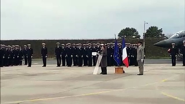 L'arrivée des cercueils et le début de l'éloge funèbre de la ministre Florence Parly