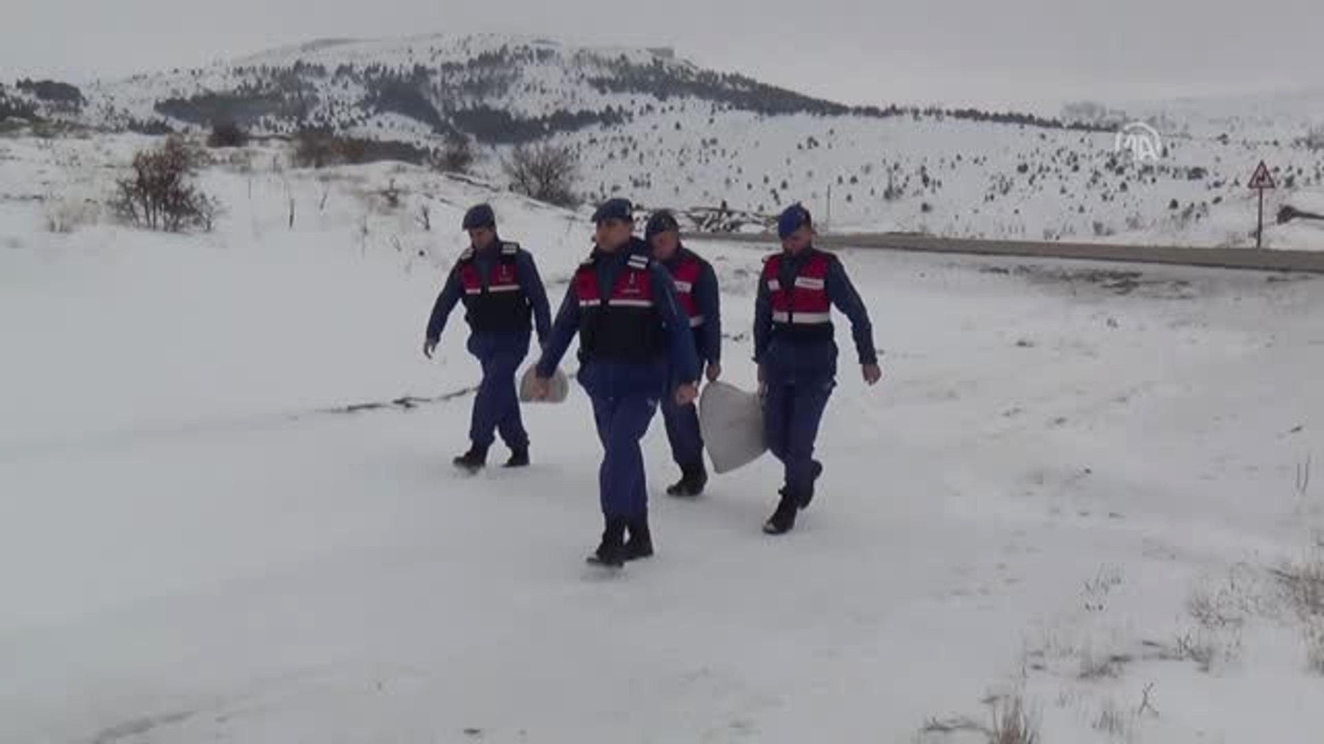 Jandarmadan Yaban Hayvanlarına Yiyecek