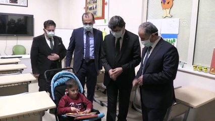 Tedavi gören oğlu için 2 haftada okuma yazma öğrendi - AFYONKARAHİSAR