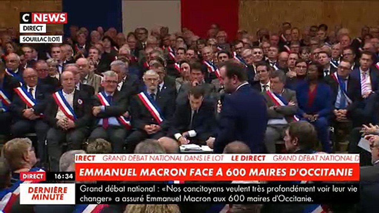 Grand débat: Le maire de Trèbes, ville touchée par le terrorisme et les inondations, applaudi par les maires présents à Souillac - VIDEO