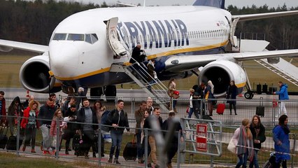 RyanAir volta a baixar estimativa de lucros anuais