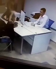 Cette jeune femme est prête à tout faire pour être embauchée