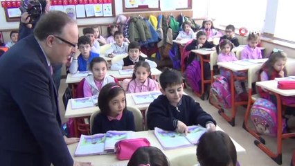 Vali Karne Törenine Katıldı, Makam Aracına Binmek İsteyen Öğrenciyi Kırmadı