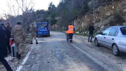 Otomobil Dere Yatağına Devrildi: 4 Yaralı