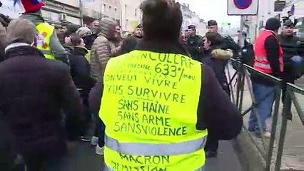Souillac: des manifestants réclament que Macron les "écoute"