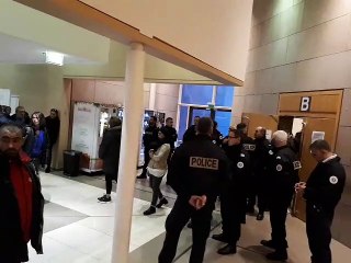 Condamnation du Gilet jaune Abdel Zahiri : ambiance tendue à la sortie de l'audience