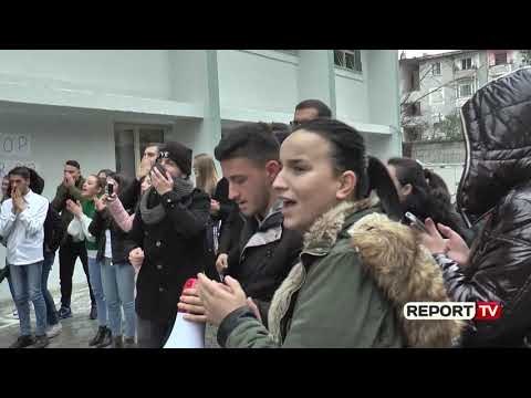 Studentët thirrje për mësim: Po na bllokojnë disa individë të partive politike