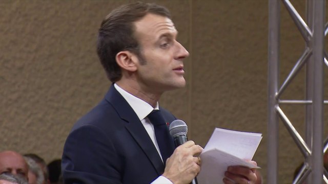 Un maire demande à Macron d’arrêter de stigmatiser les plus faibles, le président lui répond