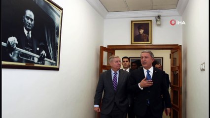ABD Senatörü Graham, Milli Savunma Bakanı Hulusi Akar'ı makamında ziyaret etti
