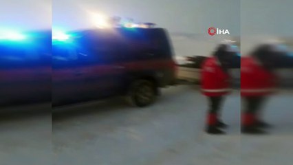 Kar nedeniyle yolları kapanan köylerde mahsur kalan hastalar 6 saatlik çalışmayla hastaneye yetiştirildi