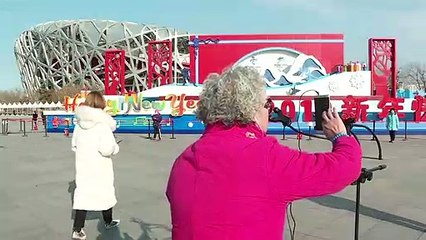 مسنون صينيون يقبلون على البث المباشر عبر هواتفهم الذكية