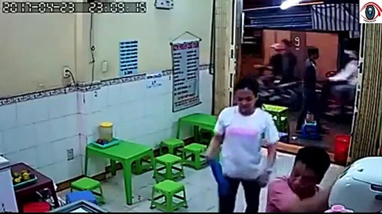 Camera an toàn - Giang hồ xịt hơi cay đập quán kem