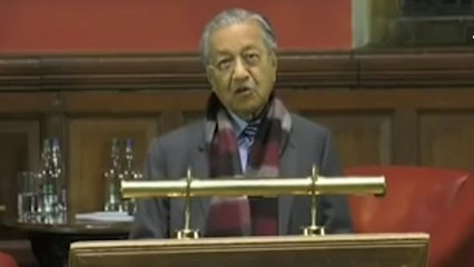 Dr M speaks at the Oxford Union on democracy