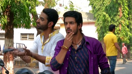 Raghu Chases Dhanak In The Show Gathbandhan