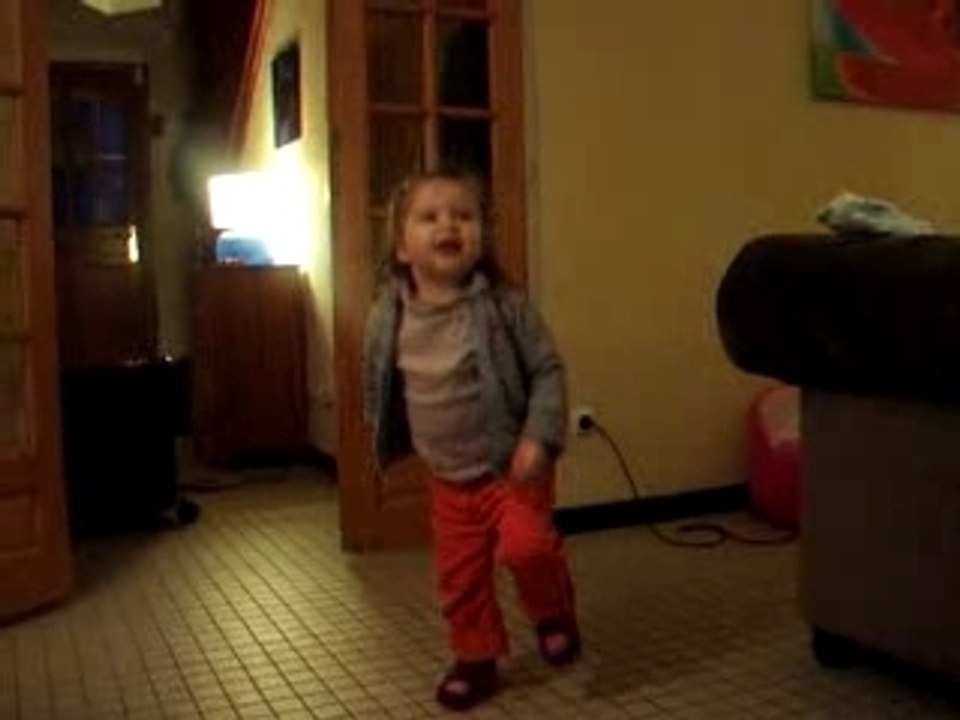 Louna et son lecteur CD 4eme Partie