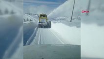 Amasya Yolu Kardan Kapanan Köyde Mahsur Kalan Hasta Kurtarıldı