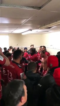 Le Pilou Pilou dans les vestiaires de Newcastle après la victoire du RCT