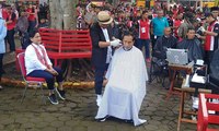 Ke Garut, Presiden Ikuti Cukur Massal dan Resmikan Proyek Rumah Subsidi Bagi Komunitas