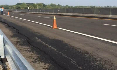 Jalan Tol Pemalang-Batang Retak