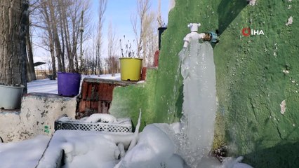 Sibirya soğukları gölleri buza çevirdi