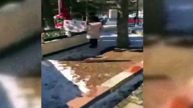 Gümüşhane İlk karnesini şehit babasının mezarına götürdü İlk karnesini şehit babasının mezarına götürdü