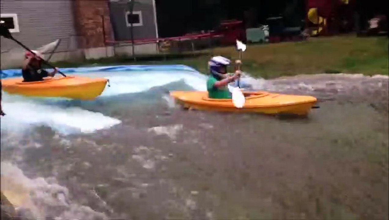 Ils font du kayak dans leur jardin !