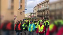 - Sarı Yelekliler 10’ncu kez sokakta- Fransa’da gazeteciler de ‘Sarı Yelekliler’i protesto ediyor